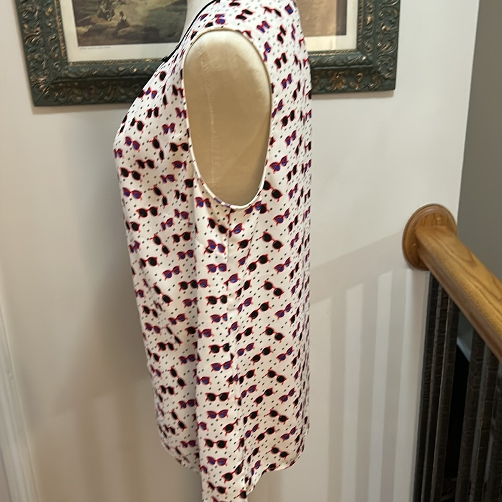 Sleeveless Sunglasses Print Top - Picture 8 of 11